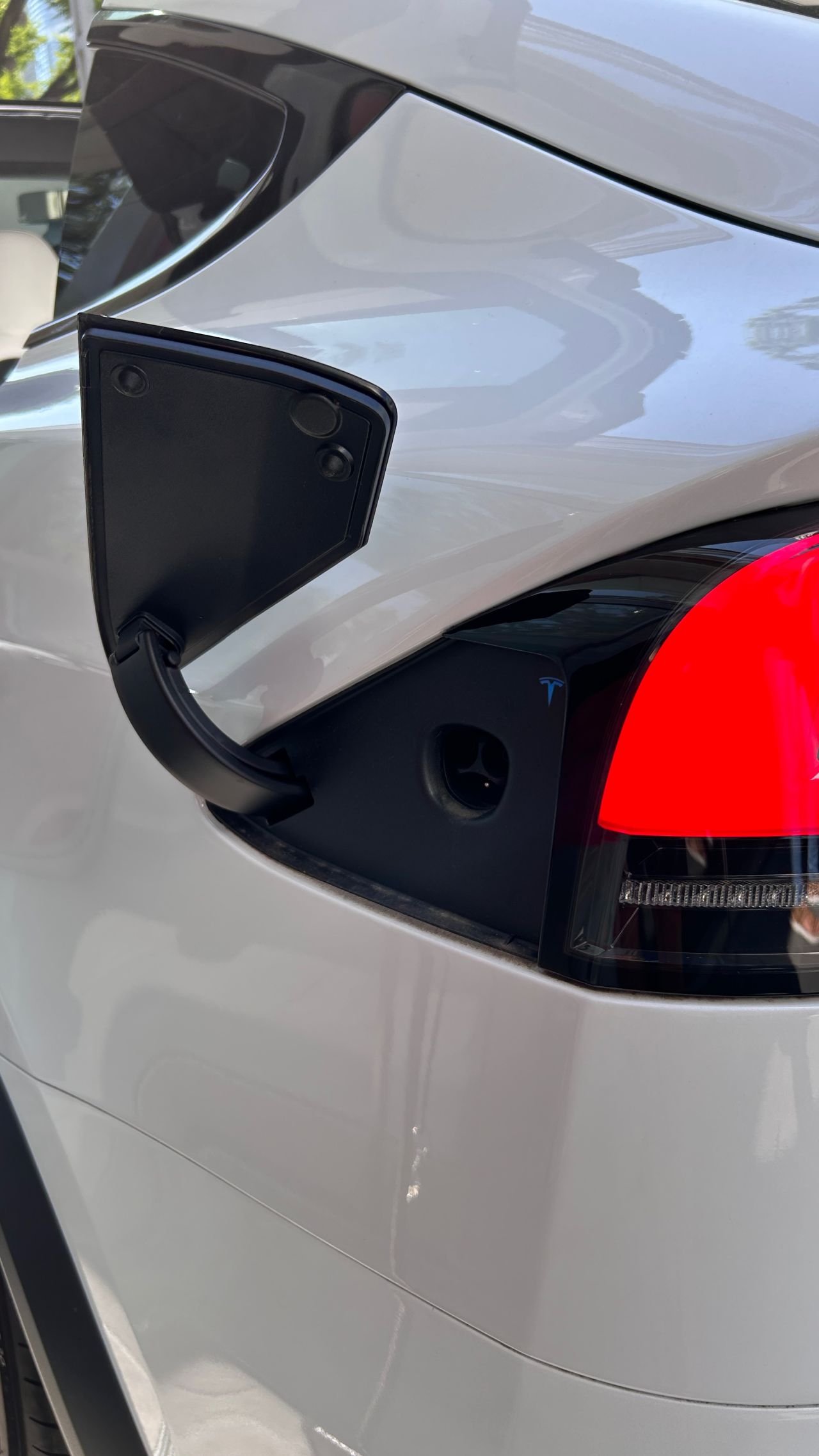 Tesla NACS Model X